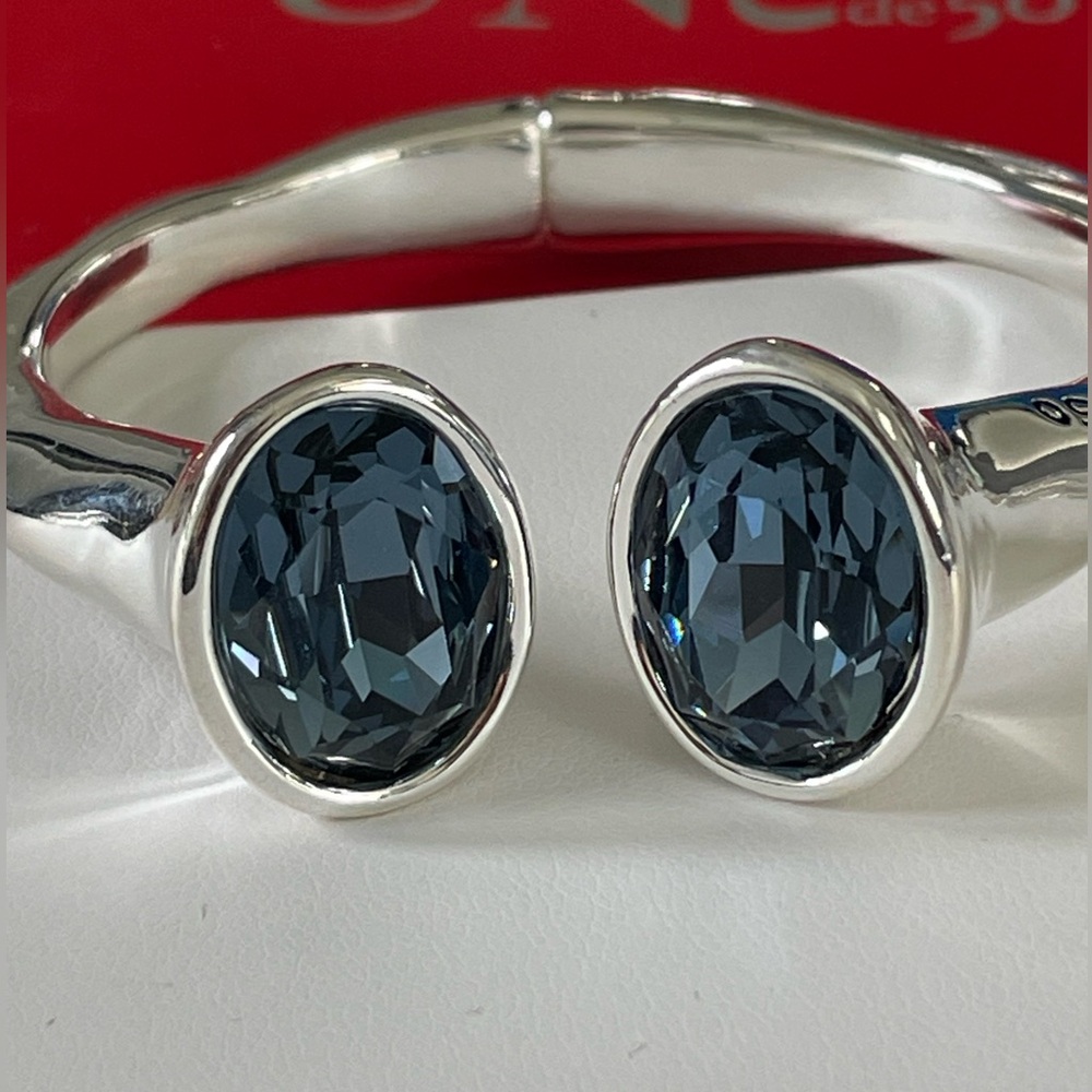 Uno de 50 Bracelet - NEVER SEEN - Silver with Blue Swarovski Crystal - Picture 2 of 14